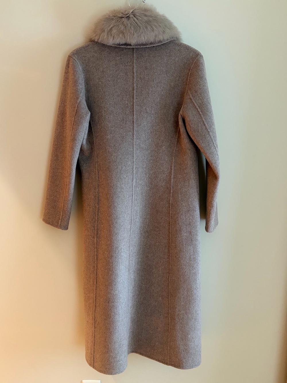 Women’s Long Wool Coat With Detachable Fur Collar - Picture 12 of 16